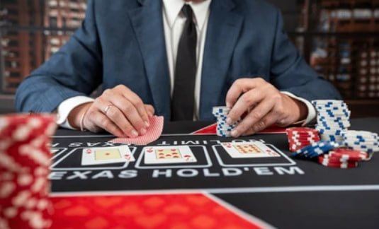 Koleksi permainan unggulan di platform super777 menampilkan slot modern dan meja dealer langsung